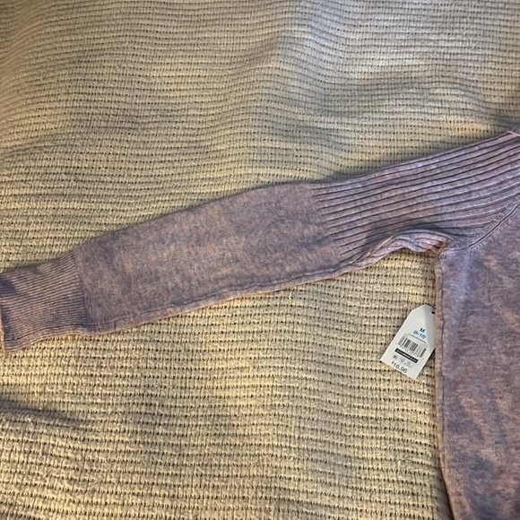 NWT Women’s Sweater - Picture 7 of 9